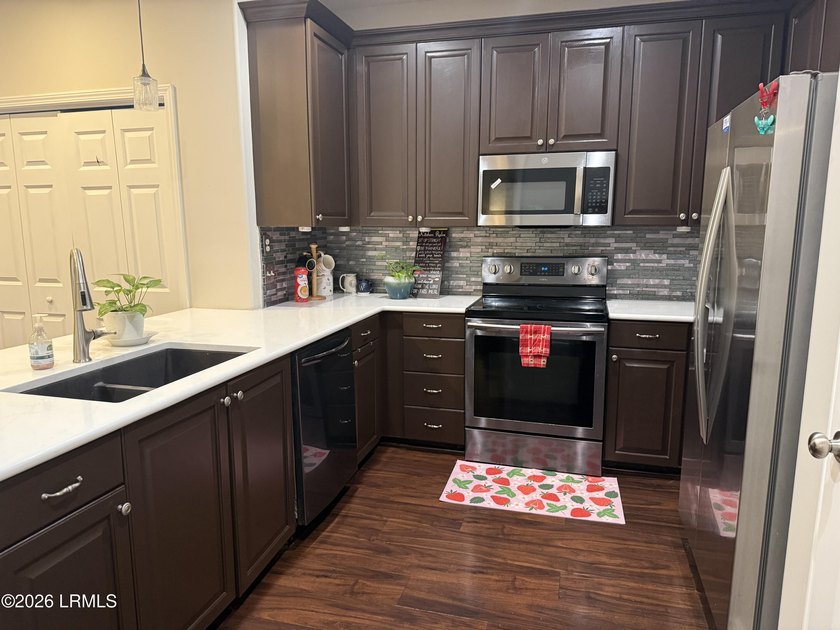Warm and welcoming 4-bedroom home in a prime Bluffton location - photo 4