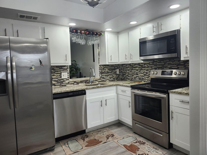 WOW!!! RARELY AVAILABLE REMODLED GROUND FLOOR CORNER UNIT - photo 2