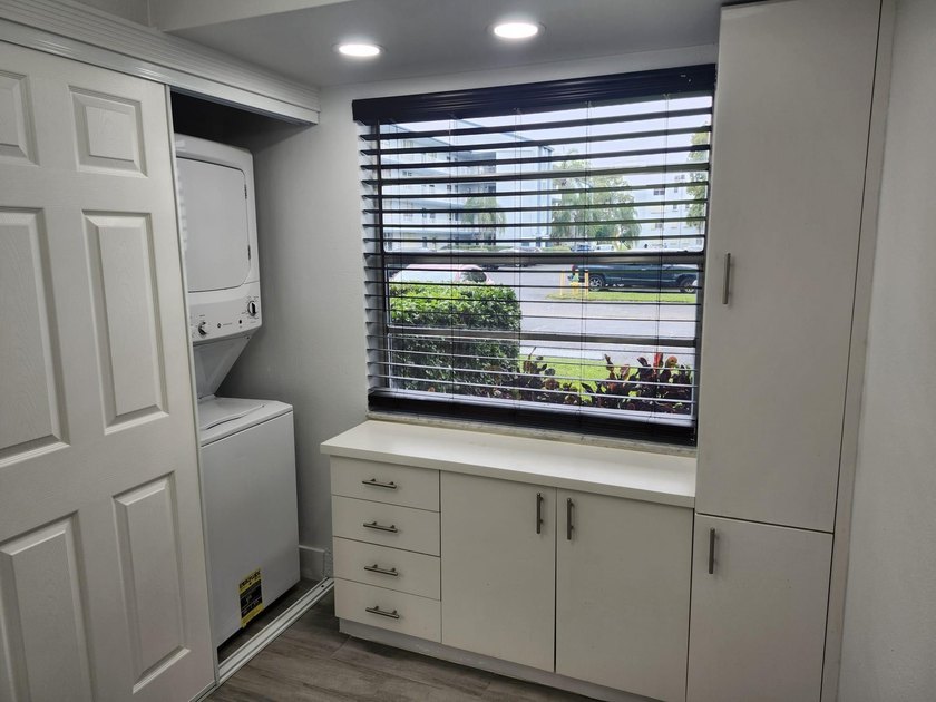 WOW!!! RARELY AVAILABLE REMODLED GROUND FLOOR CORNER UNIT - photo 5