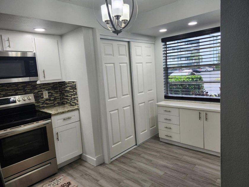 WOW!!! RARELY AVAILABLE REMODLED GROUND FLOOR CORNER UNIT - photo 6
