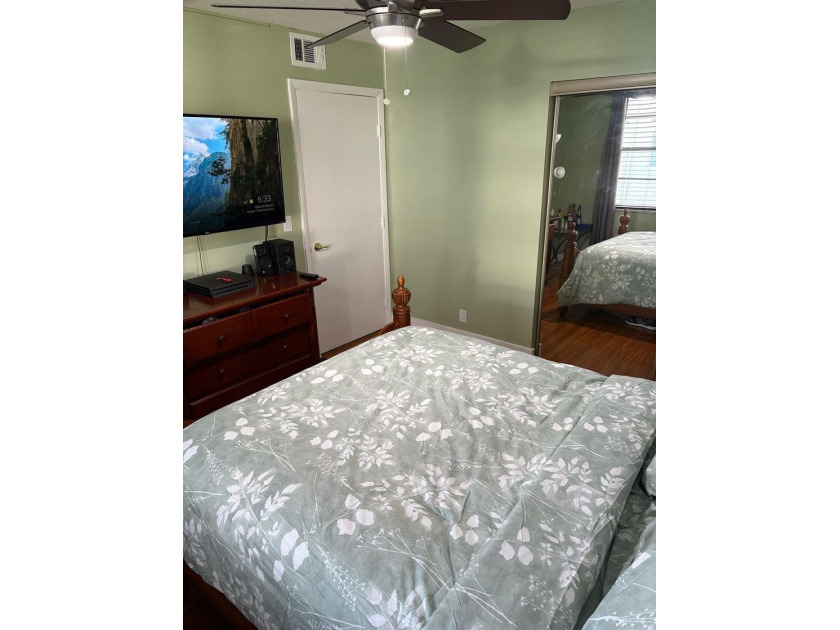 WOW!!! RARELY AVAILABLE REMODLED GROUND FLOOR CORNER UNIT - photo 9