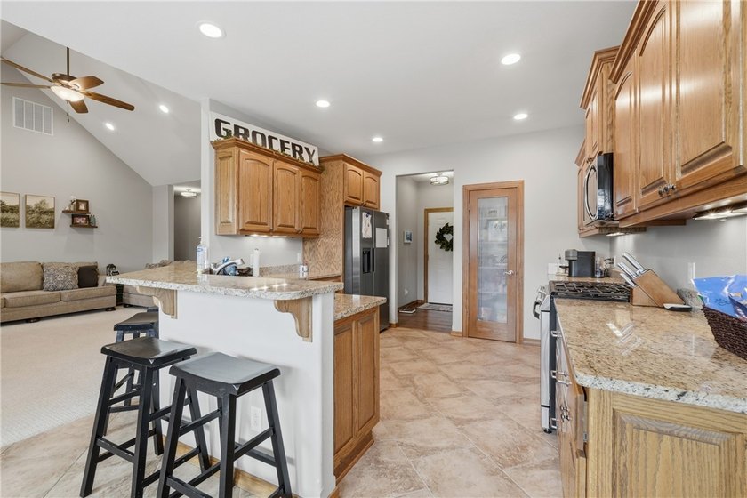 Welcome to 22 Bandy Dr in Holiday Island-a stunning home - photo 14