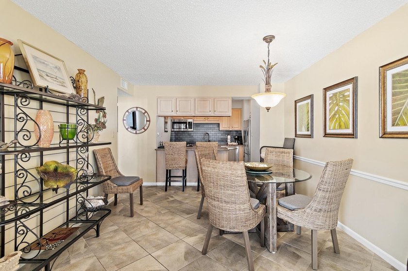 Jetty East is a Gulf front Gated 6-story midrise with under - photo 4