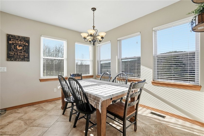 Welcome to 22 Bandy Dr in Holiday Island-a stunning home - photo 15