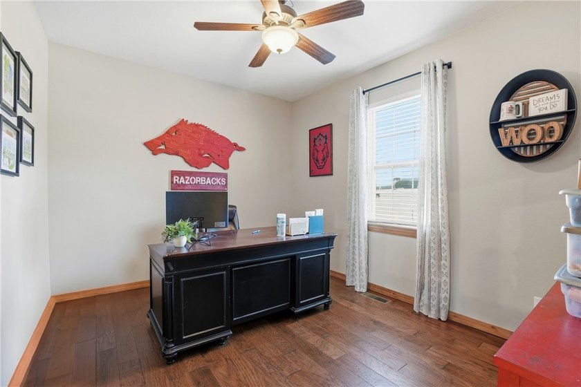 Welcome to 22 Bandy Dr in Holiday Island-a stunning home - photo 17