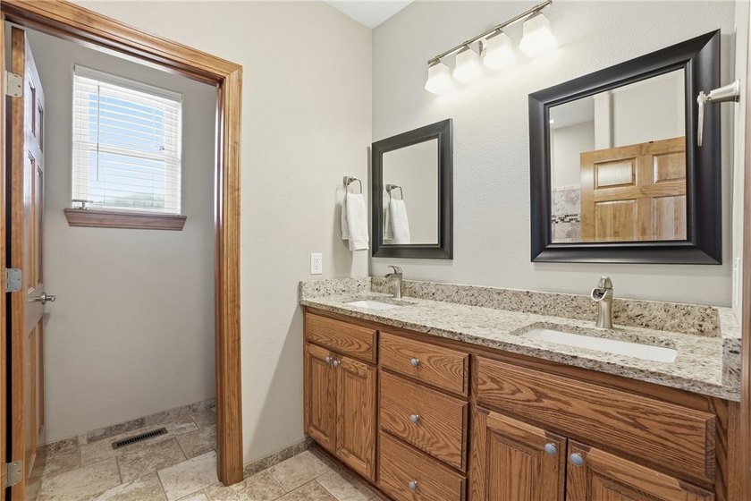 Welcome to 22 Bandy Dr in Holiday Island-a stunning home - photo 21