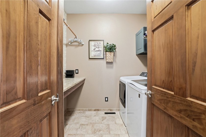 Welcome to 22 Bandy Dr in Holiday Island-a stunning home - photo 24