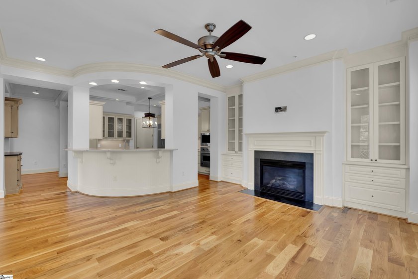 Welcome to effortless luxury in one of Downtown Greenville's - photo 9