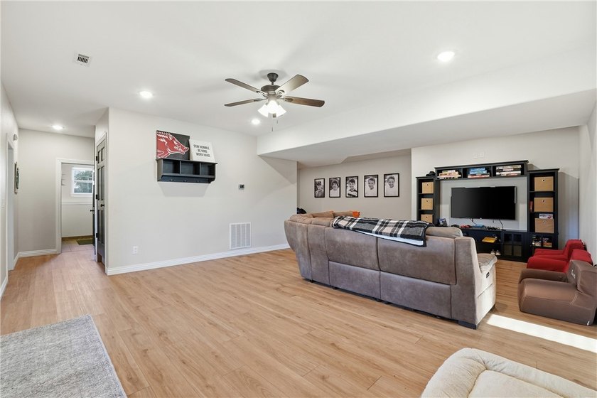 Welcome to 22 Bandy Dr in Holiday Island-a stunning home - photo 30