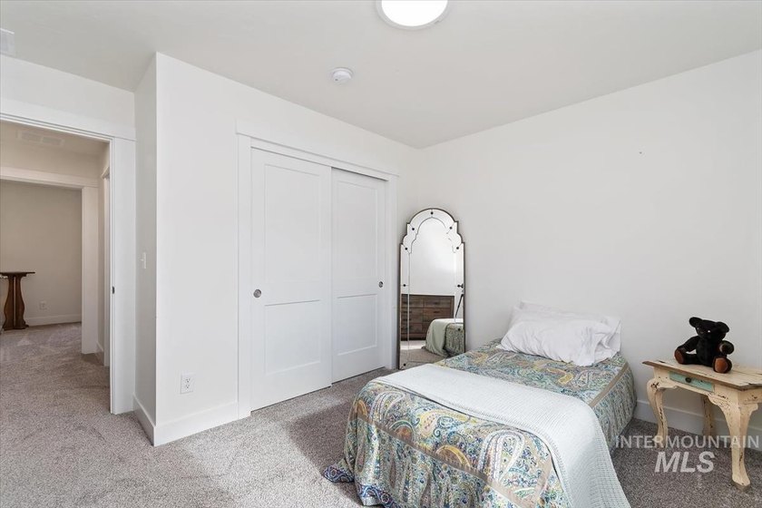 Welcome home to this better-than-new, thoughtfully designed - photo 30