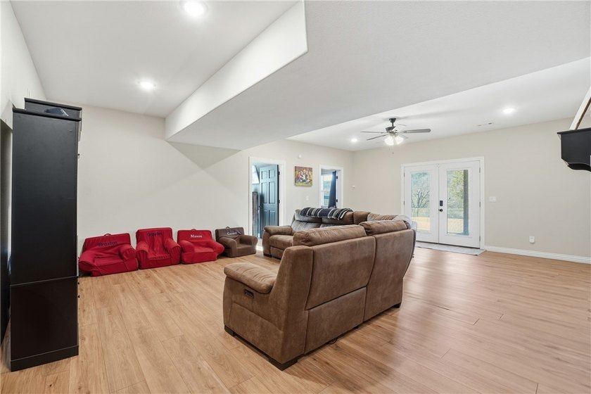 Welcome to 22 Bandy Dr in Holiday Island-a stunning home - photo 31