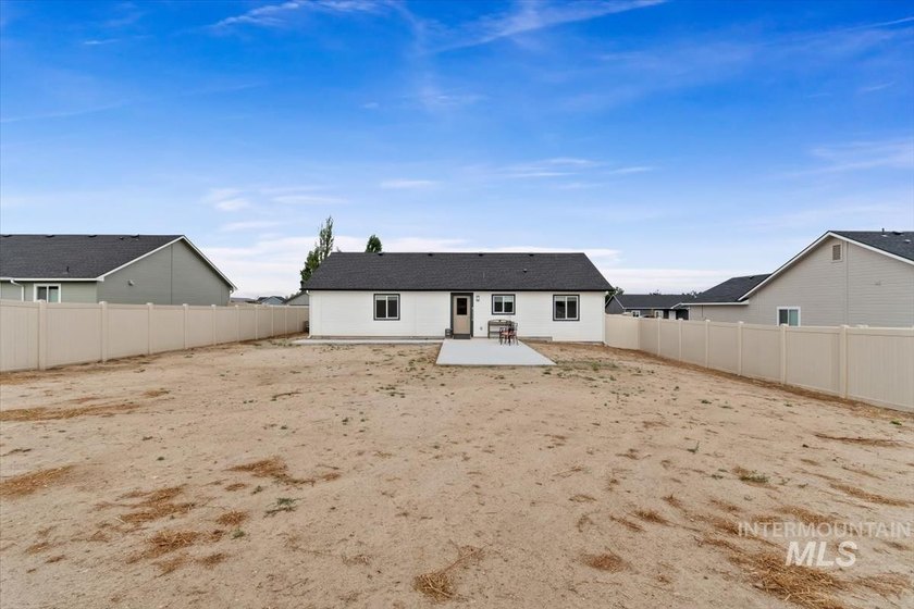 Welcome home to this better-than-new, thoughtfully designed - photo 33