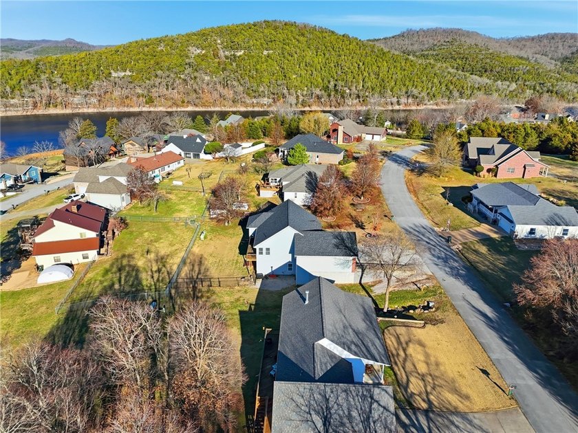 Welcome to 22 Bandy Dr in Holiday Island-a stunning home - photo 46