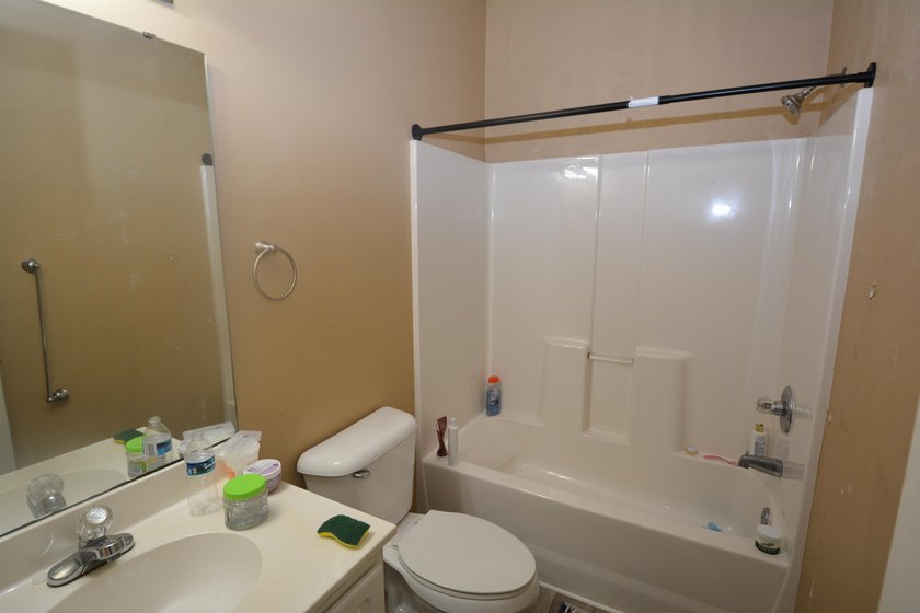 Nice 2 bedroom 2 bath unit updated 2 years ago with new carpet - photo 14