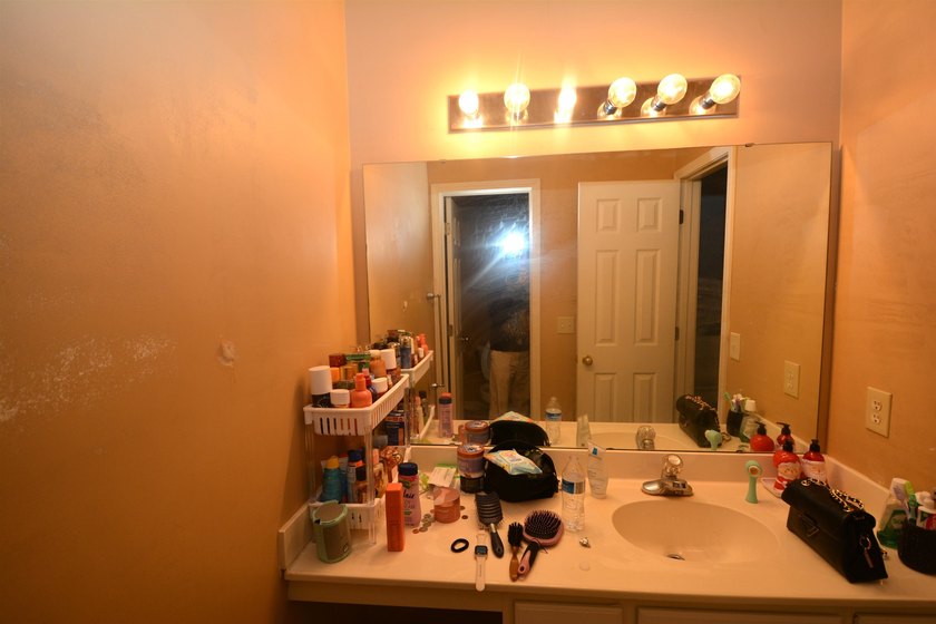 Nice 2 bedroom 2 bath unit updated 2 years ago with new carpet - photo 18