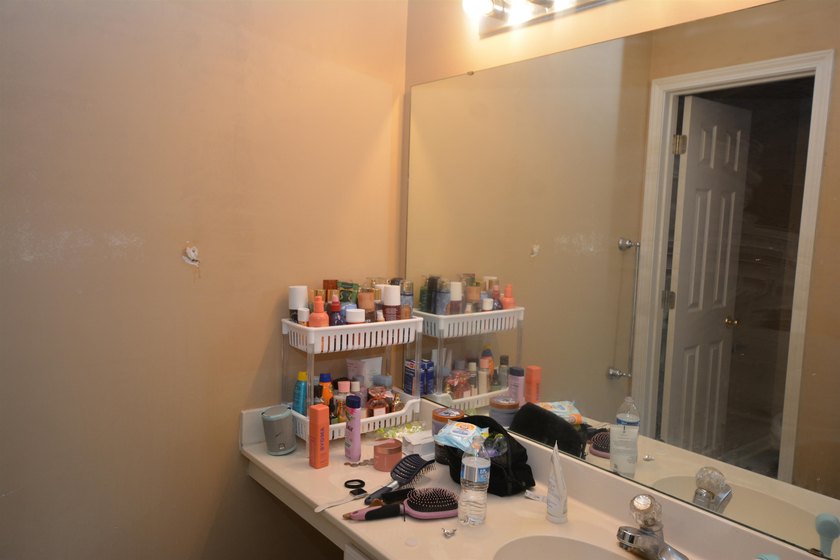 Nice 2 bedroom 2 bath unit updated 2 years ago with new carpet - photo 24