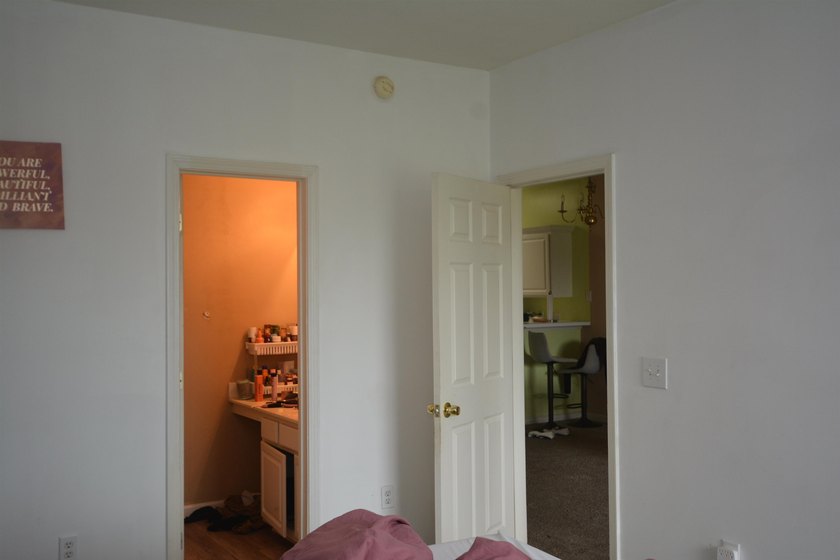 Nice 2 bedroom 2 bath unit updated 2 years ago with new carpet - photo 25