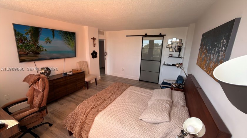 Beautifully updated and move-in ready 2/2 unit in the highly - photo 27