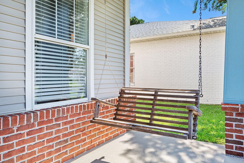 This beautiful and well-maintained 4-bedroom, 2.5-bath home is - photo 4