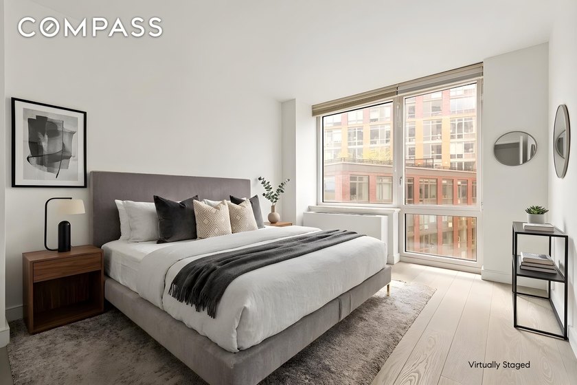 Renovated oversized 1 Bedroom 1.5 Bathroom (easily converts to a - photo 5