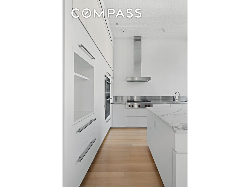 A rare opportunity to own a meticulously renovated three-bedroom - photo 3