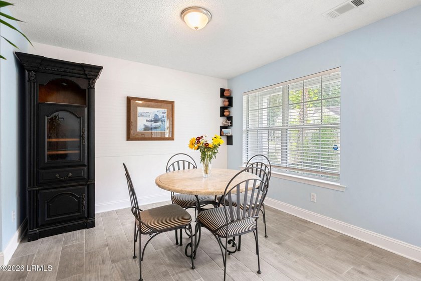 Fabulous features set this Brookshire model apart! This end-unit - photo 4