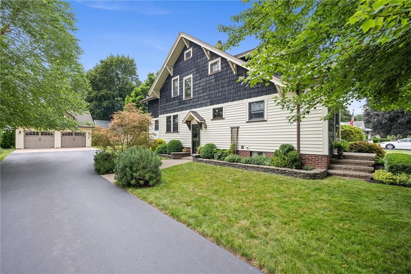 Craftsman charm meets today's modern updates! This beautifully - photo 4