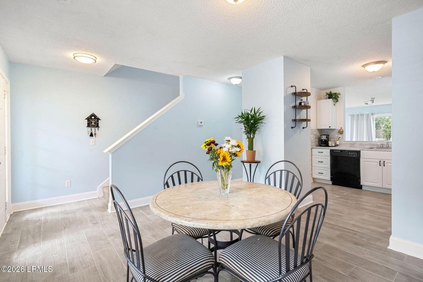 Fabulous features set this Brookshire model apart! This end-unit - photo 5