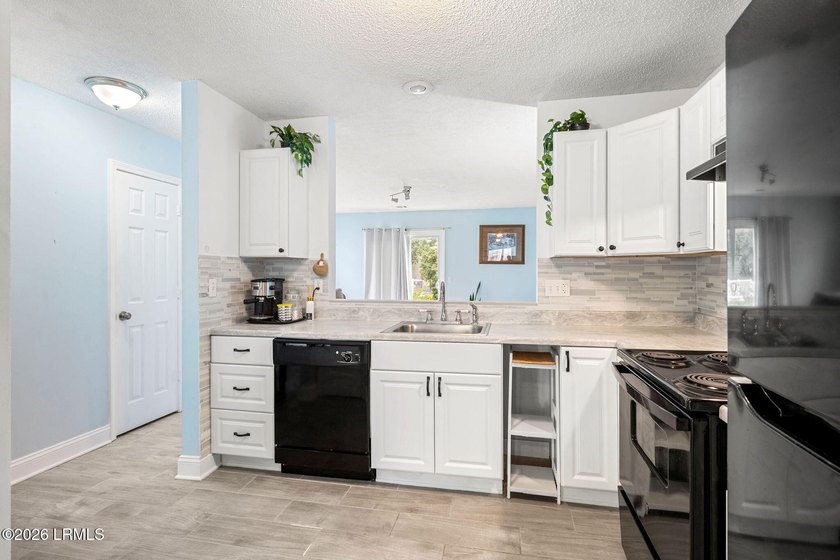Fabulous features set this Brookshire model apart! This end-unit - photo 6