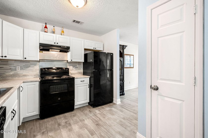 Fabulous features set this Brookshire model apart! This end-unit - photo 9