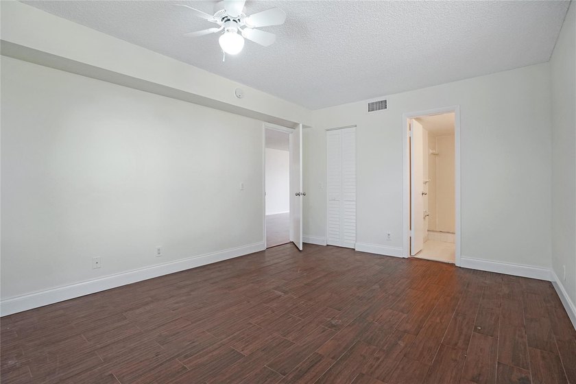 Best location in all of Lake Emerald! Ground floor, corner unit - photo 11