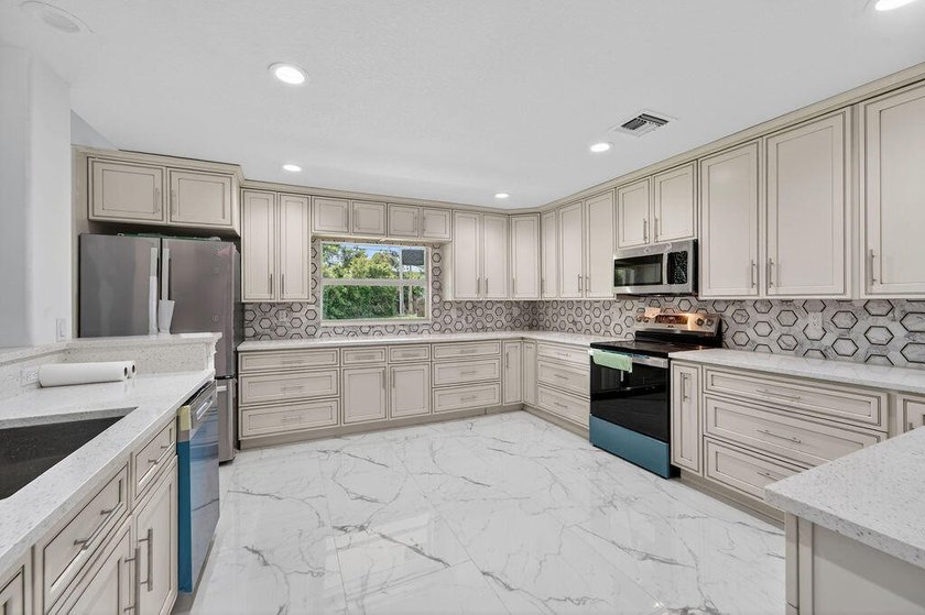 Brand-new CBS construction in desirable Paar Estates No - photo 13