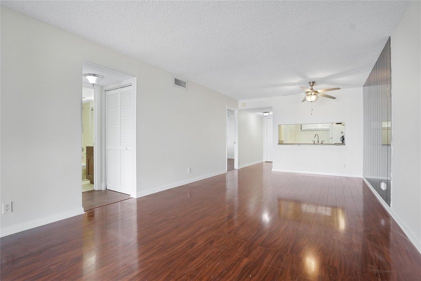 Best location in all of Lake Emerald! Ground floor, corner unit - photo 13