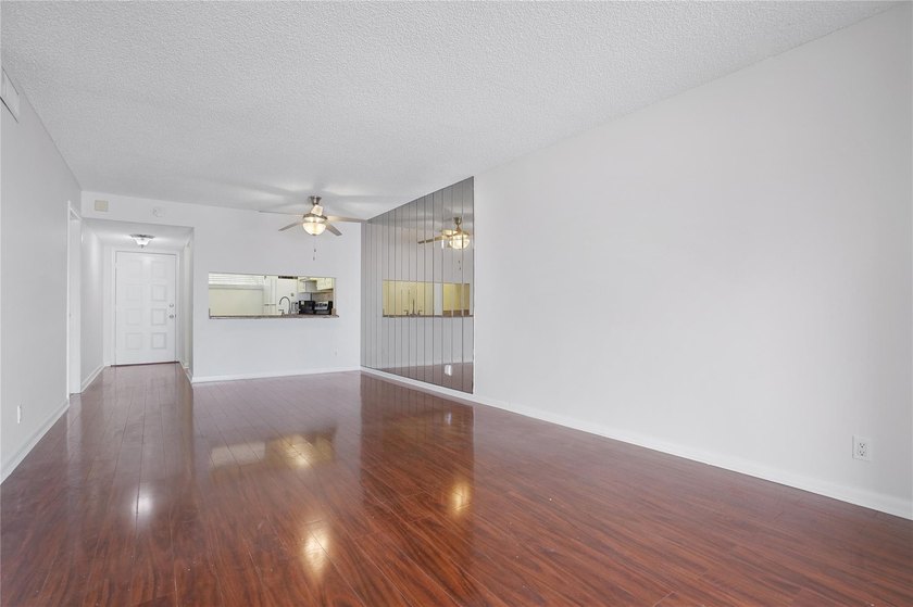 Best location in all of Lake Emerald! Ground floor, corner unit - photo 14