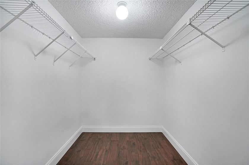 Best location in all of Lake Emerald! Ground floor, corner unit - photo 18