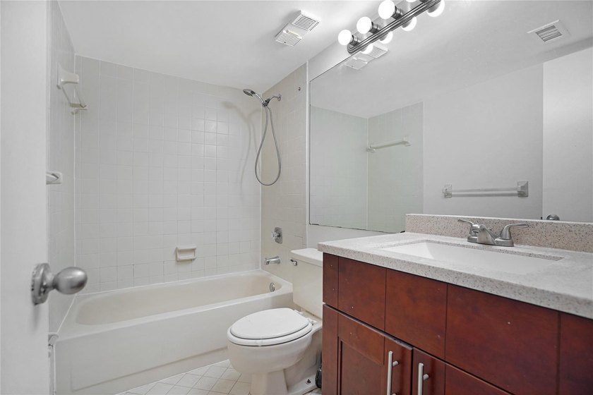 Best location in all of Lake Emerald! Ground floor, corner unit - photo 20