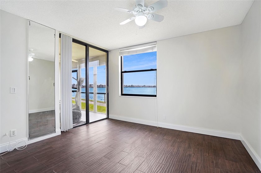 Best location in all of Lake Emerald! Ground floor, corner unit - photo 23