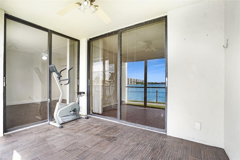Best location in all of Lake Emerald! Ground floor, corner unit - photo 26