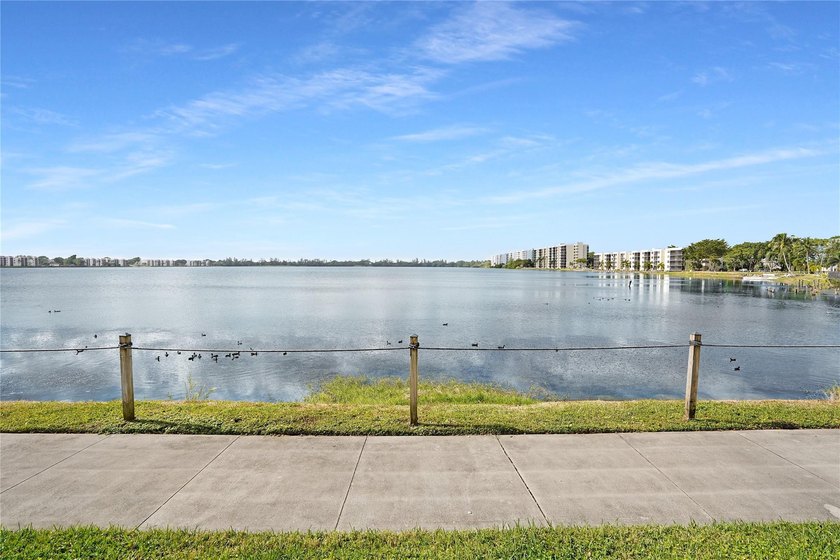 Best location in all of Lake Emerald! Ground floor, corner unit - photo 27