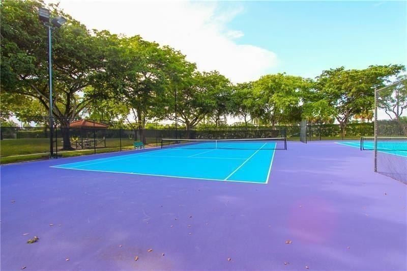 Best location in all of Lake Emerald! Ground floor, corner unit - photo 32