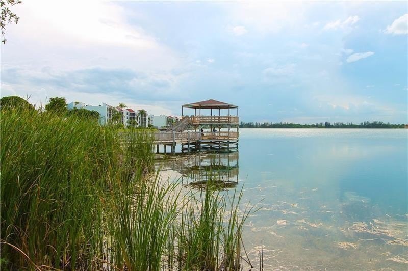 Best location in all of Lake Emerald! Ground floor, corner unit - photo 33