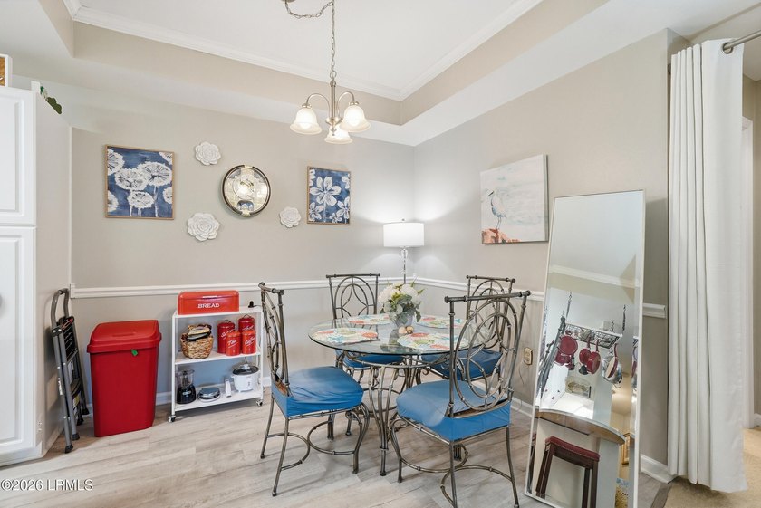 Top-floor 2 bed, 2 bath condo with stunning views overlooking - photo 6