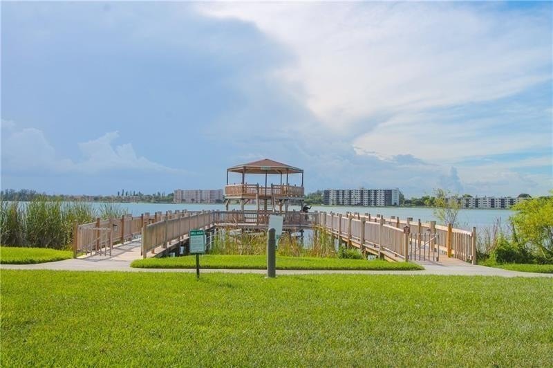 Best location in all of Lake Emerald! Ground floor, corner unit - photo 36