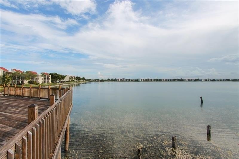 Best location in all of Lake Emerald! Ground floor, corner unit - photo 39