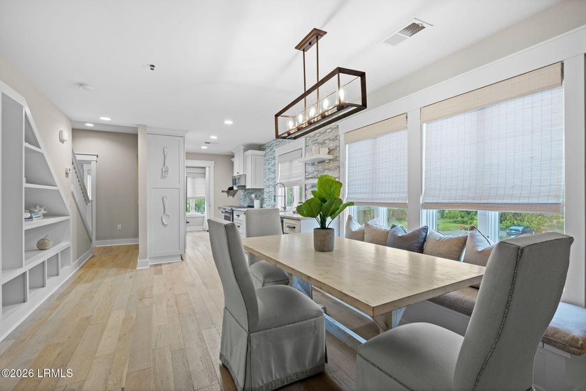 Rare opportunity to own a beautifully high-end renovated corner - photo 3