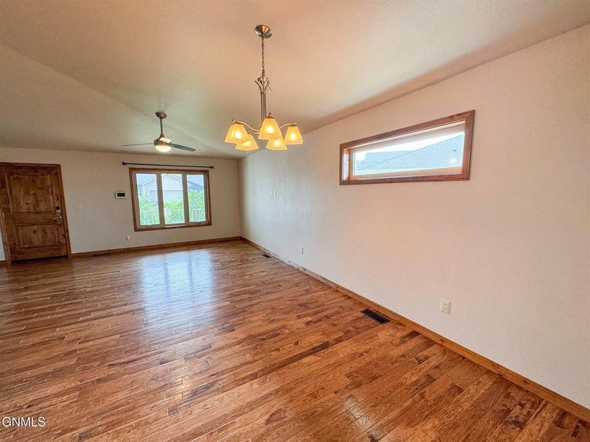Welcome to this spacious and beautifully designed 5-bedroom - photo 5