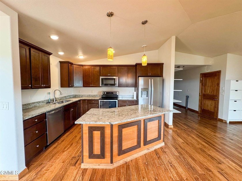 Welcome to this spacious and beautifully designed 5-bedroom - photo 6