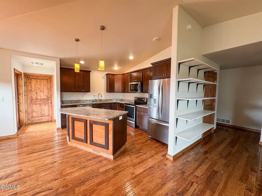Welcome to this spacious and beautifully designed 5-bedroom - photo 7