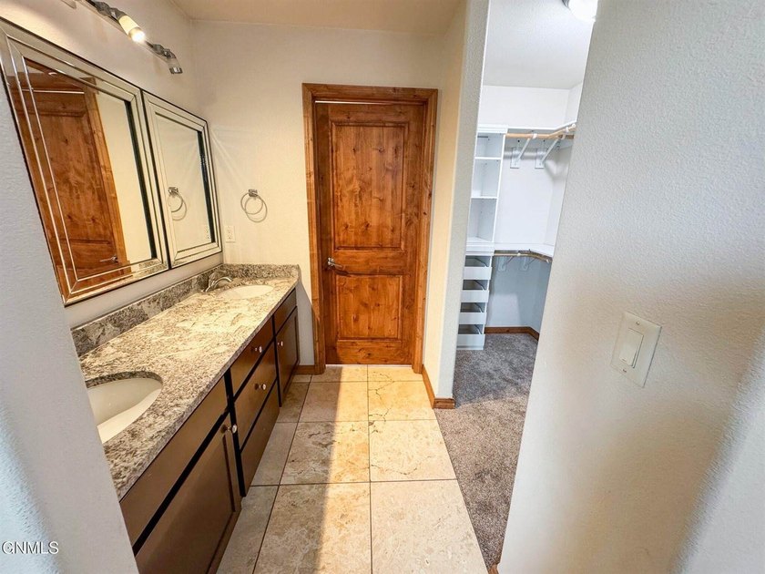 Welcome to this spacious and beautifully designed 5-bedroom - photo 10