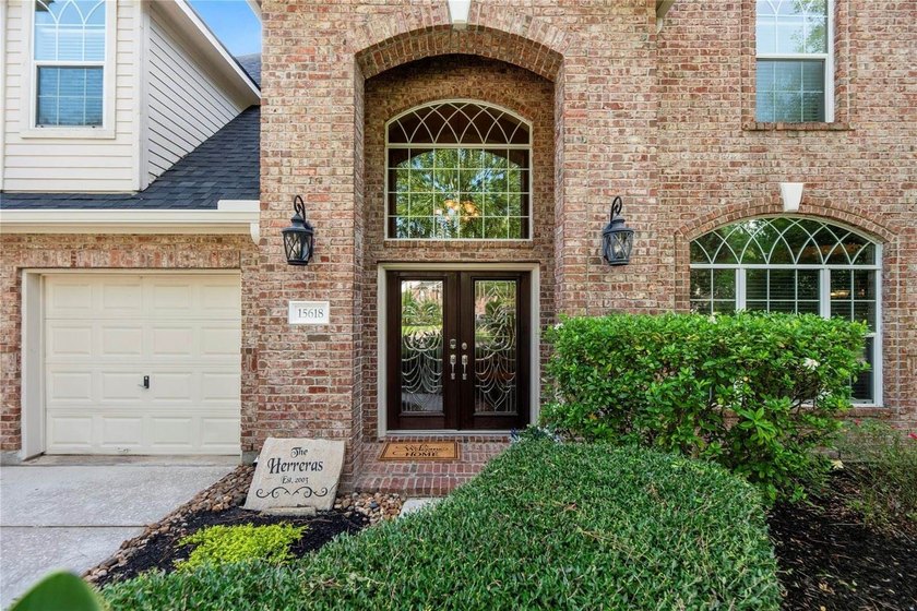 Nestled in Stable Gate, this contemporary home feels like a - photo 6